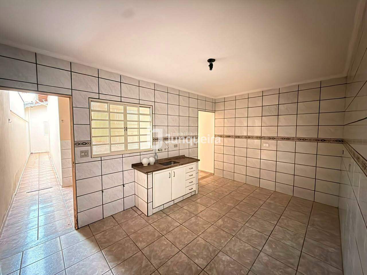 Casa à venda, 3 quartos, sendo 1 suíte, 2 vagas, no bairro Dois Córregos em Piracicaba - SP