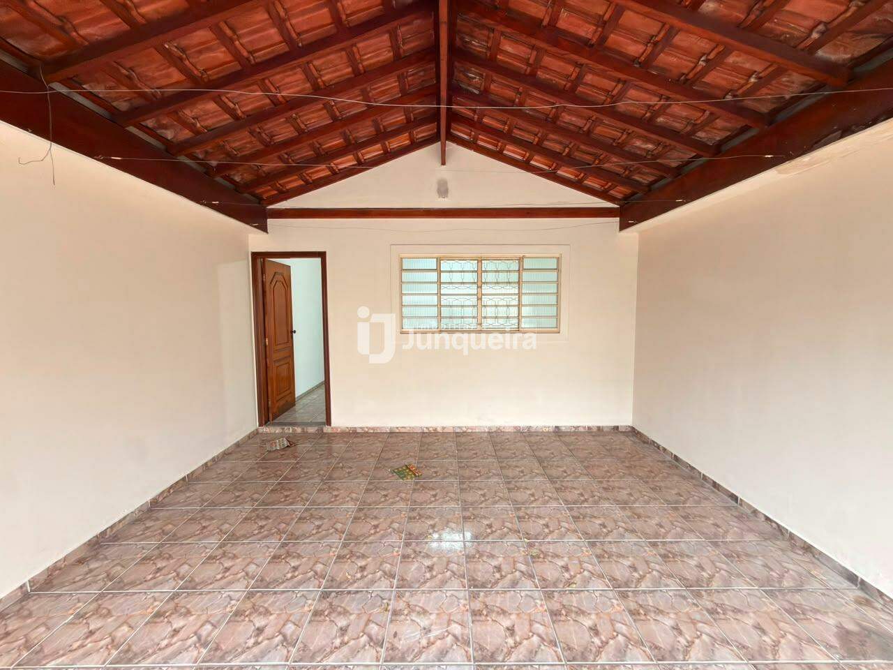 Casa à venda, 3 quartos, sendo 1 suíte, 2 vagas, no bairro Dois Córregos em Piracicaba - SP