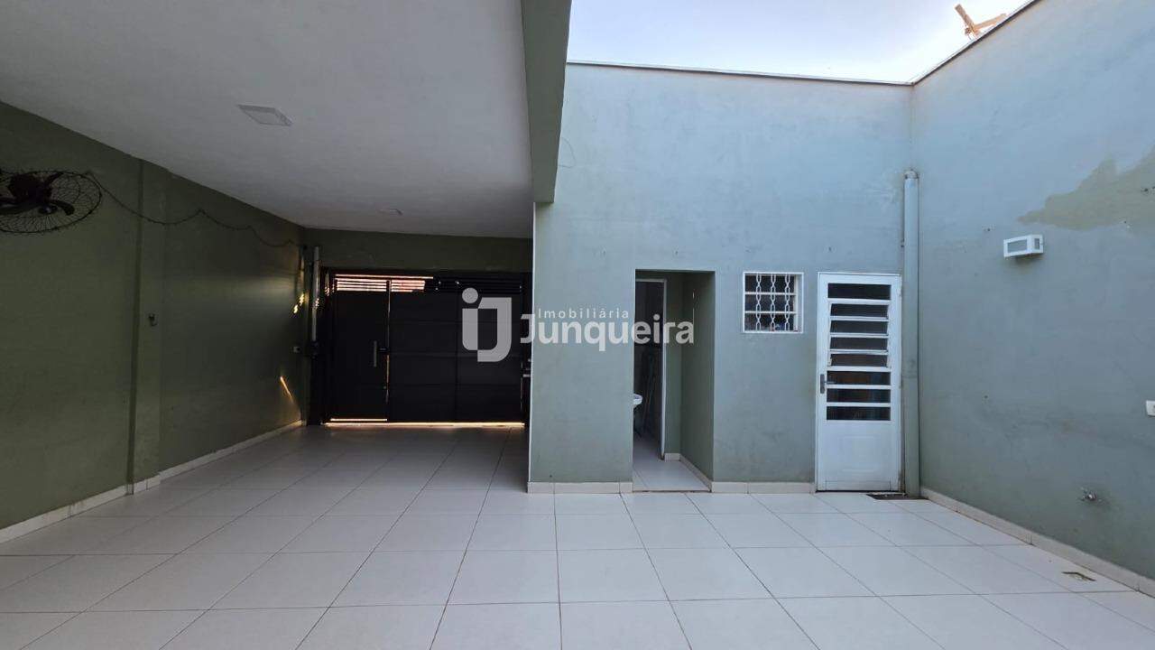 Casa à venda, 2 quartos, sendo 1 suíte, 3 vagas, no bairro Mário Dedini em Piracicaba - SP