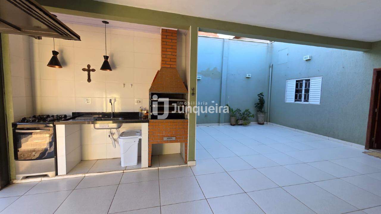 Casa à venda, 2 quartos, sendo 1 suíte, 3 vagas, no bairro Mário Dedini em Piracicaba - SP