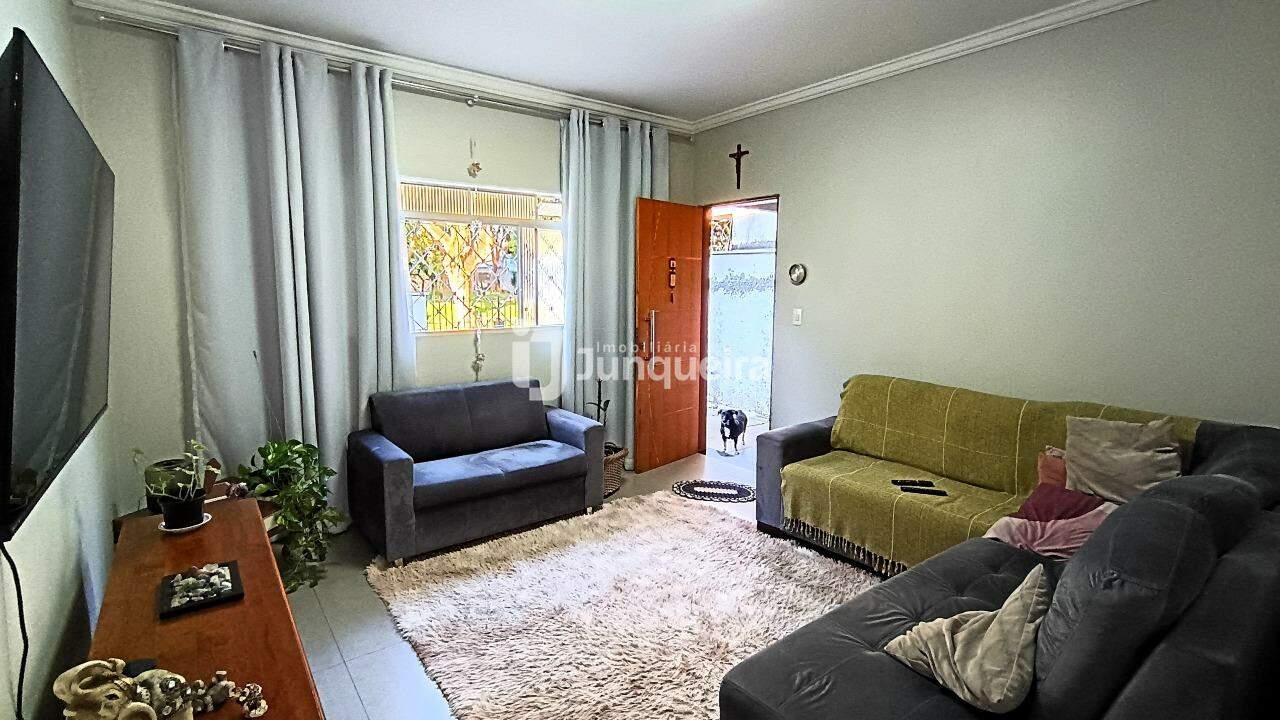 Casa à venda, 3 quartos, sendo 1 suíte, 2 vagas, no bairro Nova Piracicaba em Piracicaba - SP