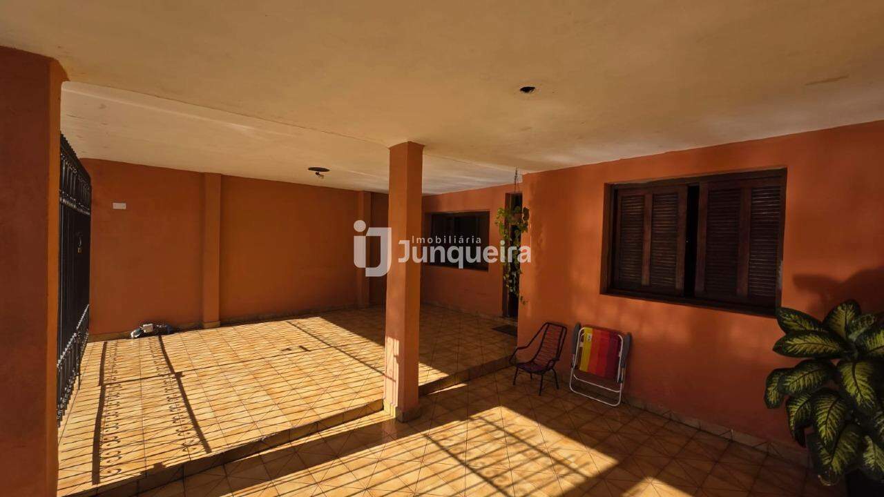 Casa à venda, 2 quartos, 3 vagas, no bairro Santa Terezinha em Piracicaba - SP