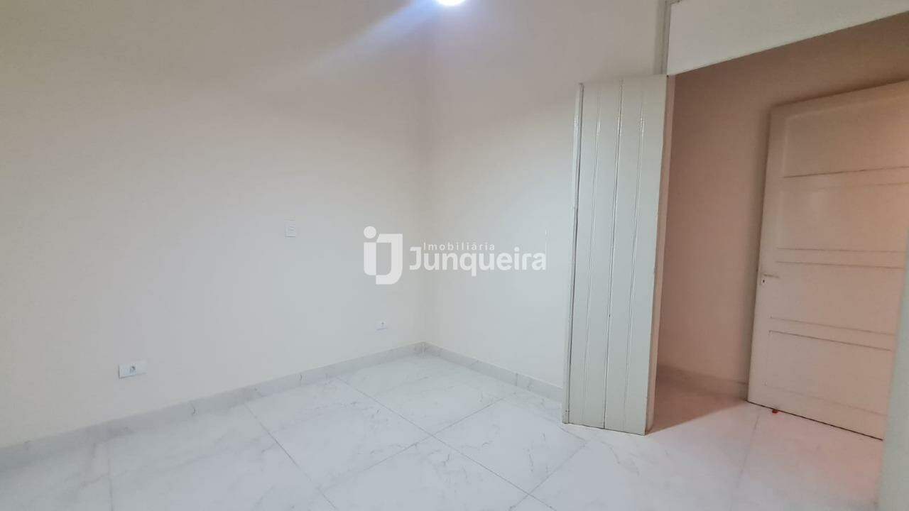 Casa para alugar, 3 quartos, 1 vaga, no bairro Centro em Piracicaba - SP