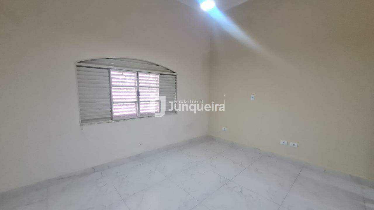Casa para alugar, 3 quartos, 1 vaga, no bairro Centro em Piracicaba - SP