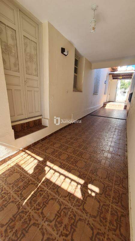 Casa para alugar, 3 quartos, 1 vaga, no bairro Centro em Piracicaba - SP