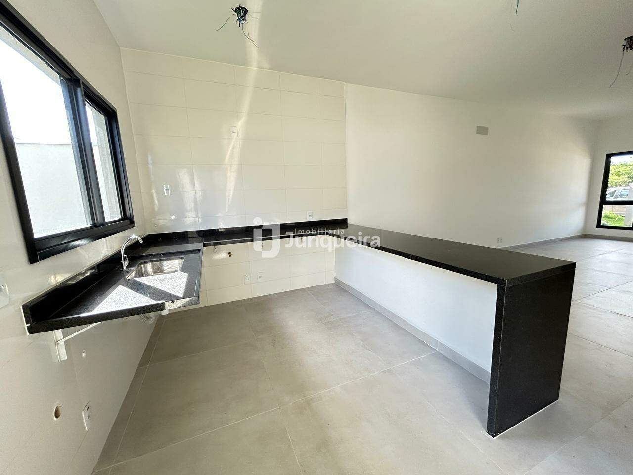 Casa em Condomínio à venda no Authoria Reserva Jequitiba, 3 quartos, sendo 1 suíte, 2 vagas, no bairro Santa Rosa em Piracicaba - SP