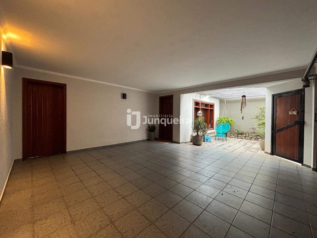 Casa à venda, 3 quartos, sendo 1 suíte, 3 vagas, no bairro Jardim Monumento em Piracicaba - SP