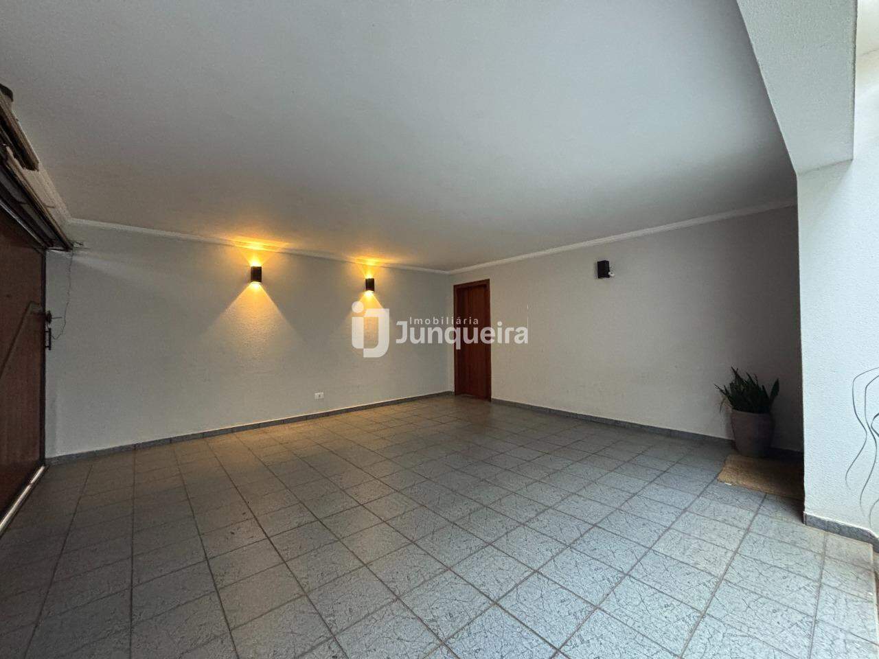 Casa à venda, 3 quartos, sendo 1 suíte, 3 vagas, no bairro Jardim Monumento em Piracicaba - SP