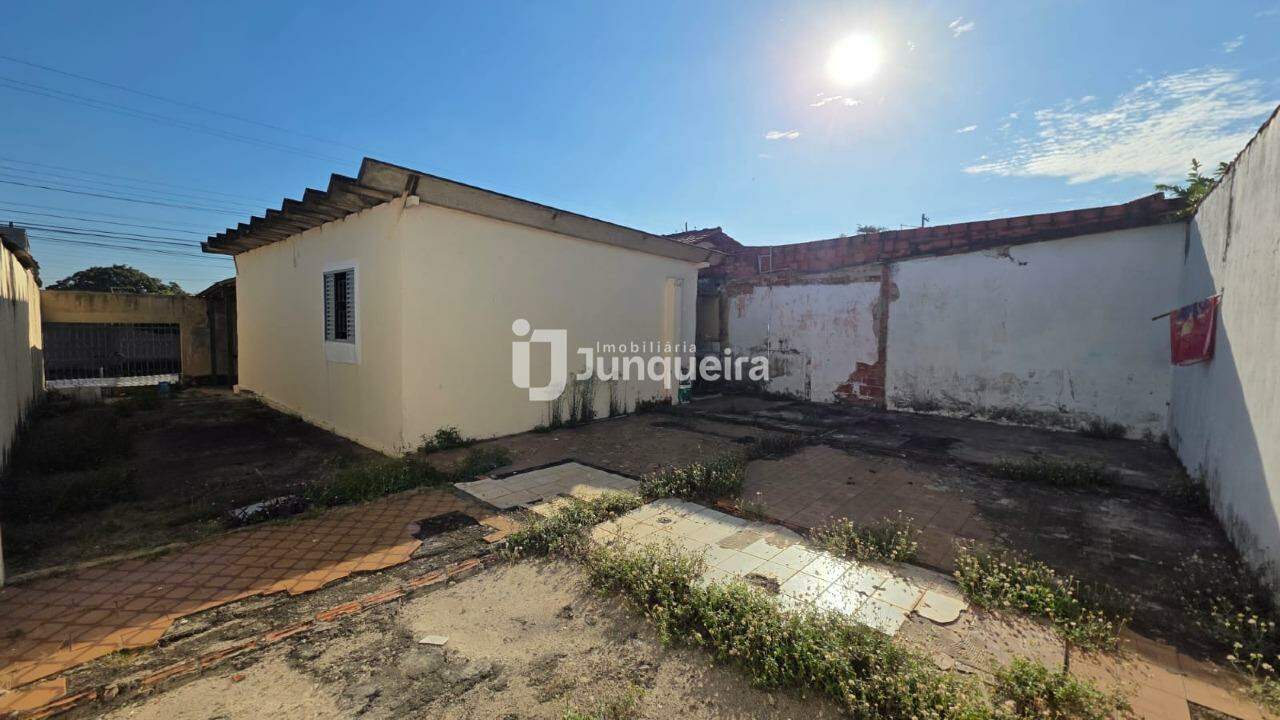 Casa à venda, 2 quartos, 3 vagas, no bairro Santa Terezinha em Piracicaba - SP