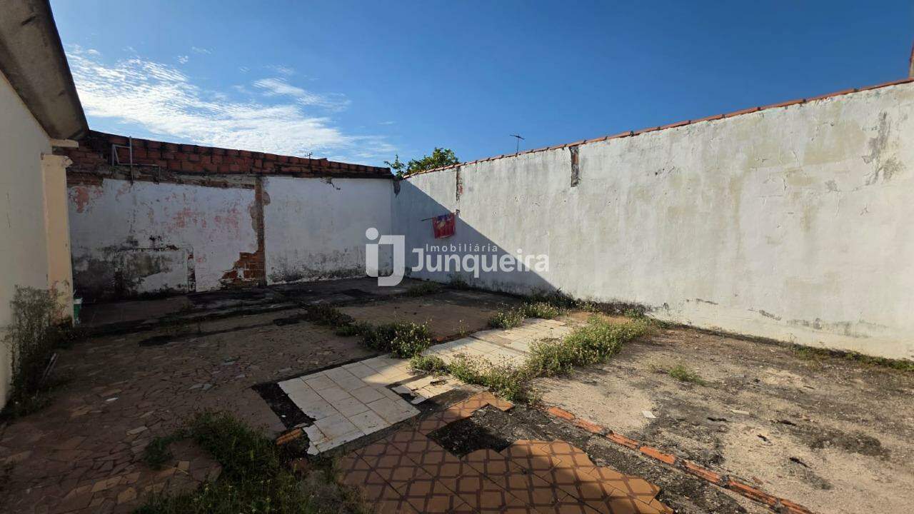 Casa à venda, 2 quartos, 3 vagas, no bairro Santa Terezinha em Piracicaba - SP