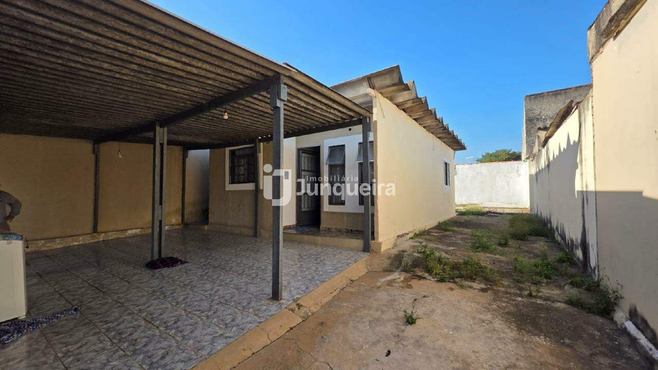 Casa à venda, 2 quartos, 3 vagas, no bairro Santa Terezinha em Piracicaba - SP