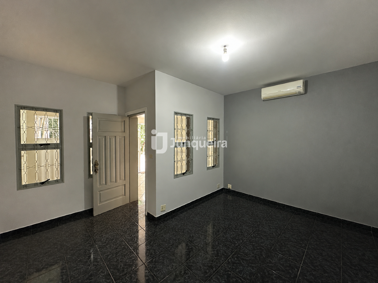 Casa à venda, 2 quartos, sendo 1 suíte, 2 vagas, no bairro Santa Rosa Ipês em Piracicaba - SP