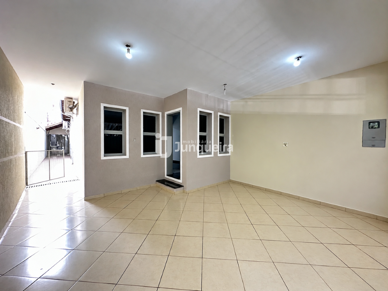 Casa à venda, 2 quartos, sendo 1 suíte, 2 vagas, no bairro Santa Rosa Ipês em Piracicaba - SP