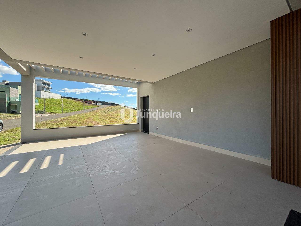 Casa em Condomínio à venda no Canadá Residencial, 3 quartos, sendo 1 suíte, 4 vagas, no bairro Ondas em Piracicaba - SP