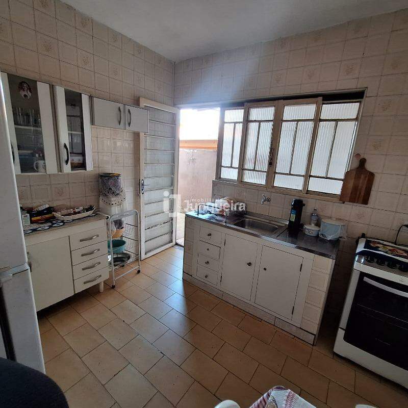 Casa à venda, 5 quartos, 2 vagas, no bairro Santa Terezinha em Piracicaba - SP