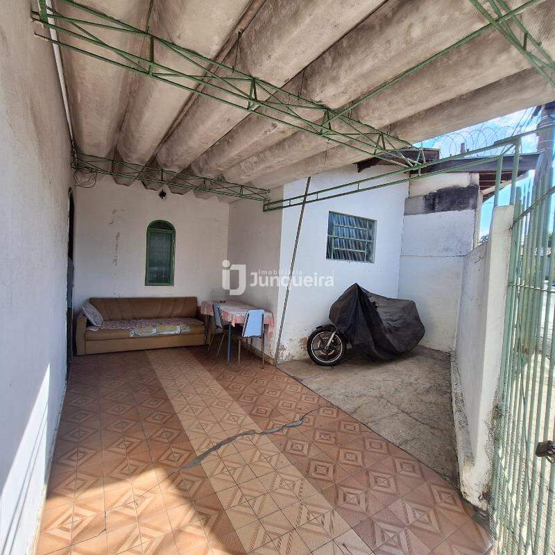 Casa à venda, 5 quartos, 2 vagas, no bairro Santa Terezinha em Piracicaba - SP