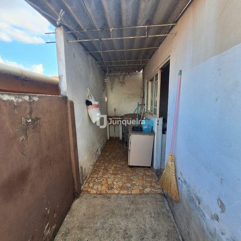 Casa à venda, 5 quartos, 2 vagas, no bairro Santa Terezinha em Piracicaba - SP