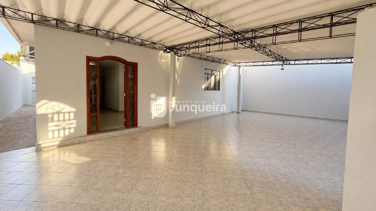 Casa à venda, 3 quartos, no bairro Santa Terezinha em Piracicaba - SP