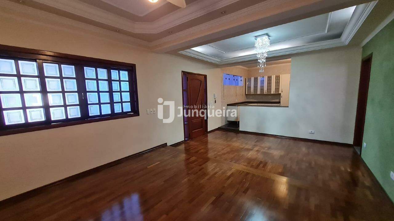 Casa para alugar, 5 quartos, 2 vagas, no bairro Vila Rezende em Piracicaba - SP