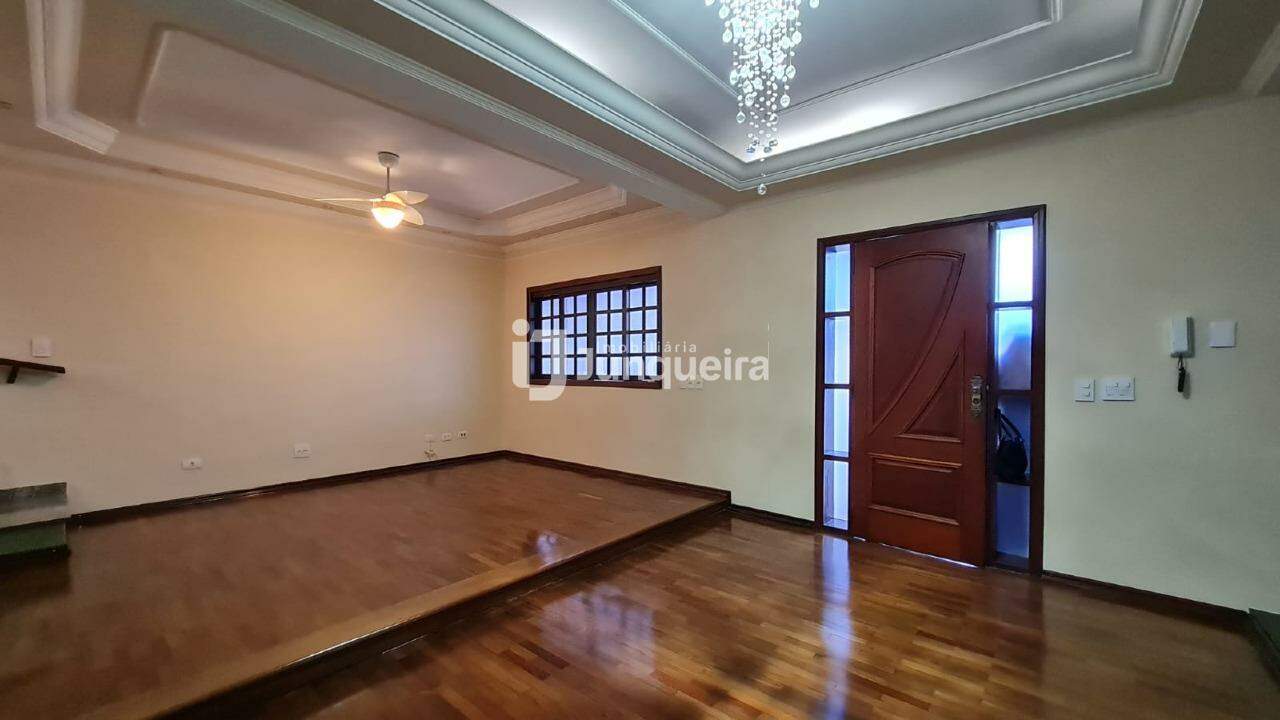 Casa para alugar, 5 quartos, 2 vagas, no bairro Vila Rezende em Piracicaba - SP