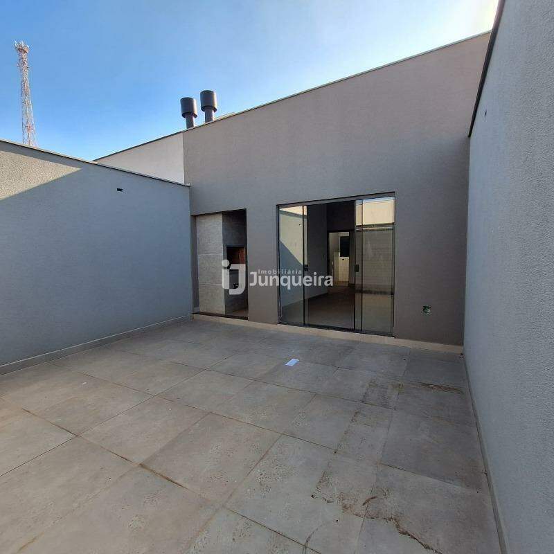 Casa à venda, 2 quartos, sendo 1 suíte, 2 vagas, no bairro Jardim Nova Suíça em Piracicaba - SP
