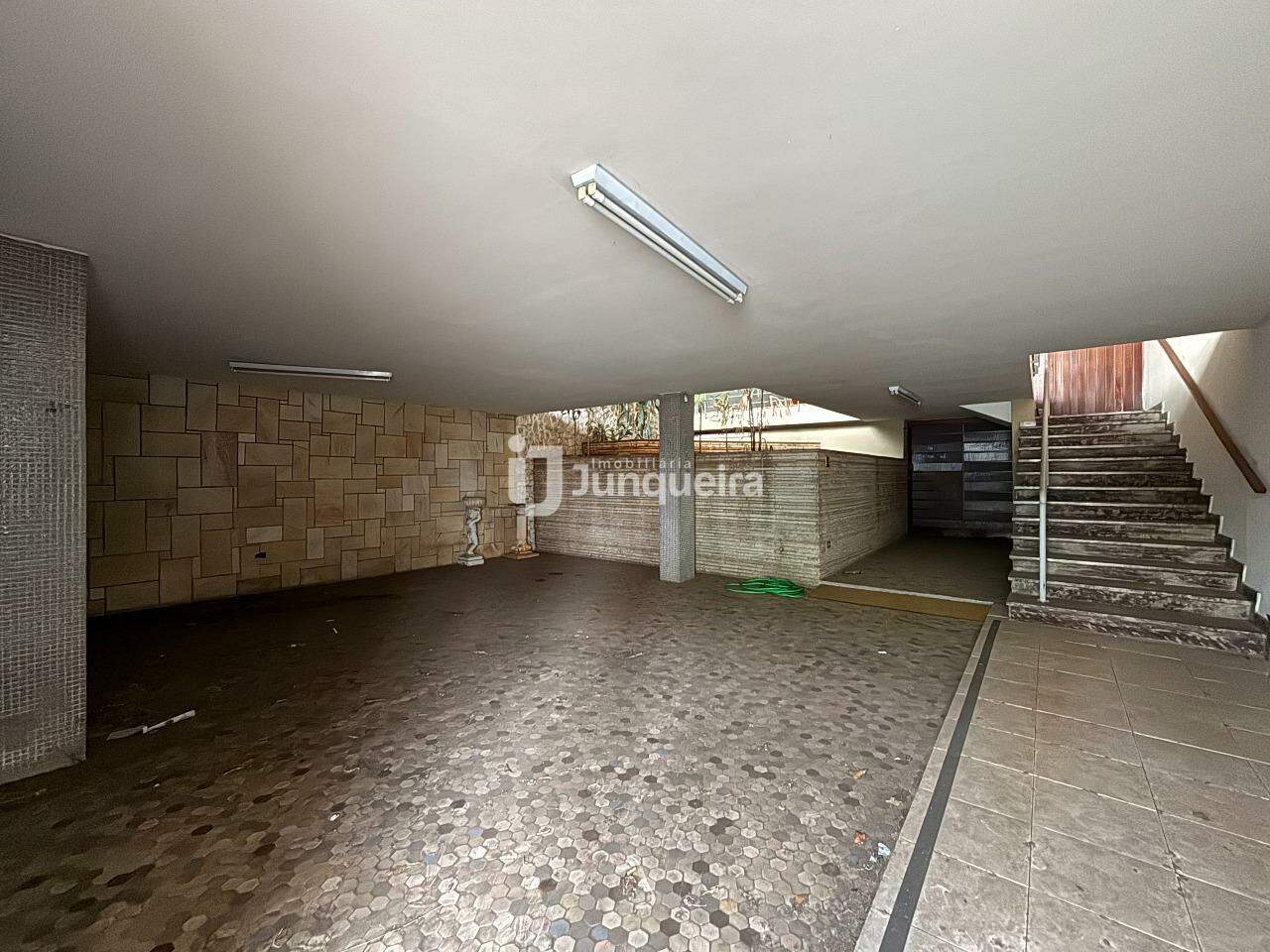 Casa à venda, 4 quartos, sendo 1 suíte, 2 vagas, no bairro Centro em Piracicaba - SP