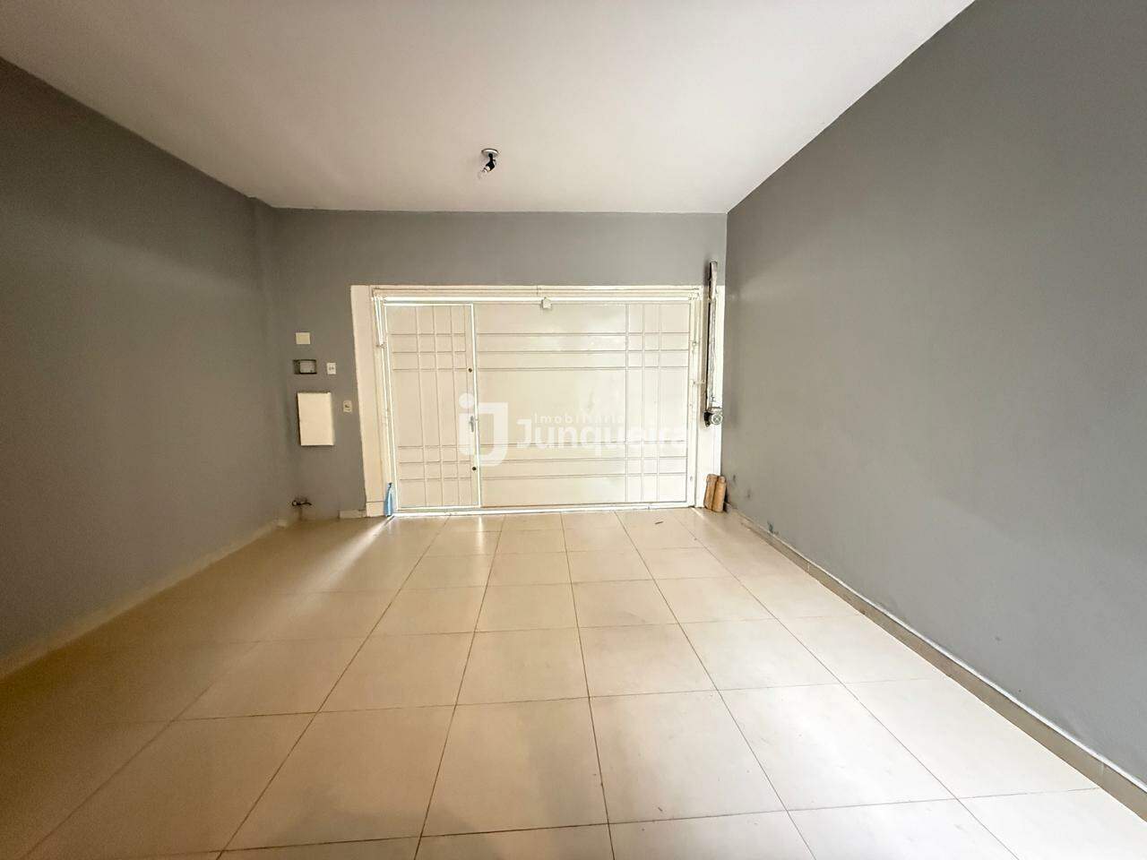 Casa à venda, 3 quartos, sendo 1 suíte, 2 vagas, no bairro Castelinho em Piracicaba - SP