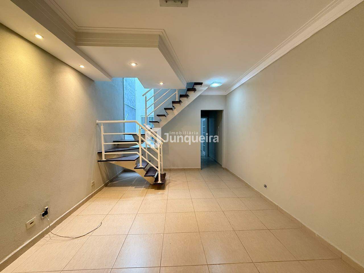Casa à venda, 3 quartos, sendo 1 suíte, 2 vagas, no bairro Castelinho em Piracicaba - SP