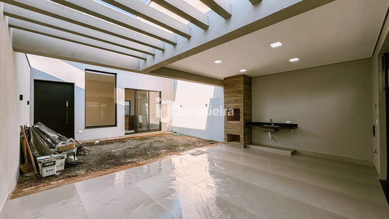 Casa à venda, 3 quartos, sendo 1 suíte, 2 vagas, no bairro Residencial Nova Água Branca II em Piracicaba - SP