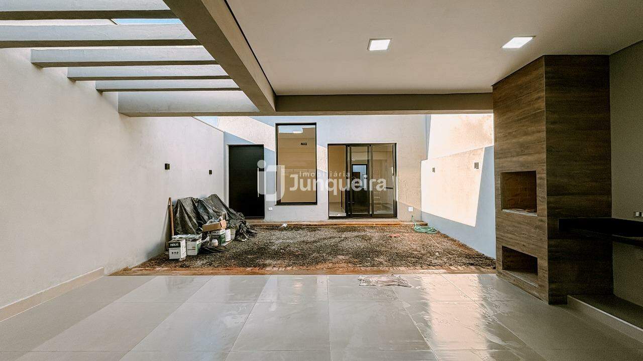 Casa à venda, 3 quartos, sendo 1 suíte, 2 vagas, no bairro Residencial Nova Água Branca II em Piracicaba - SP