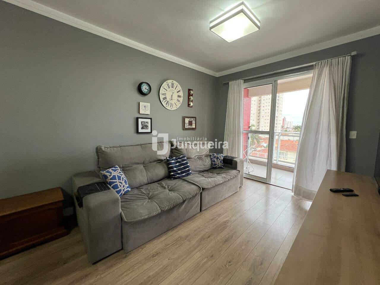Apartamento para alugar no  Edifício Munique, 3 quartos, sendo 1 suíte, 2 vagas, no bairro Alemães em Piracicaba - SP