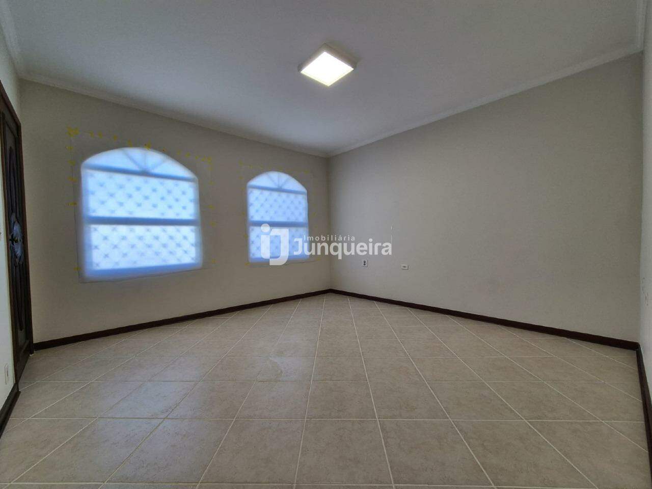 Casa à venda, 3 quartos, sendo 1 suíte, 2 vagas, no bairro Jardim Elite em Piracicaba - SP