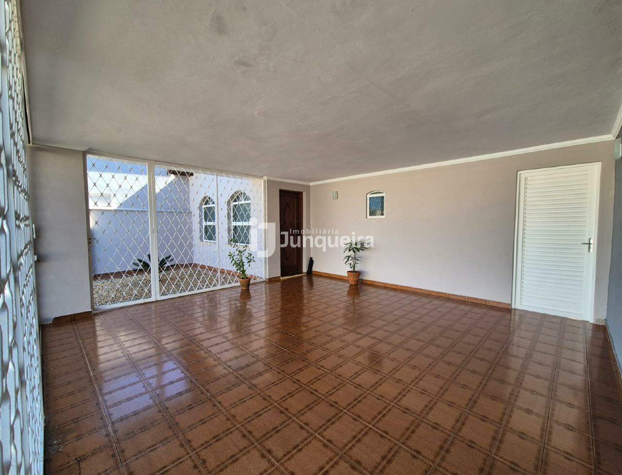 Casa à venda, 3 quartos, sendo 1 suíte, 2 vagas, no bairro Jardim Elite em Piracicaba - SP