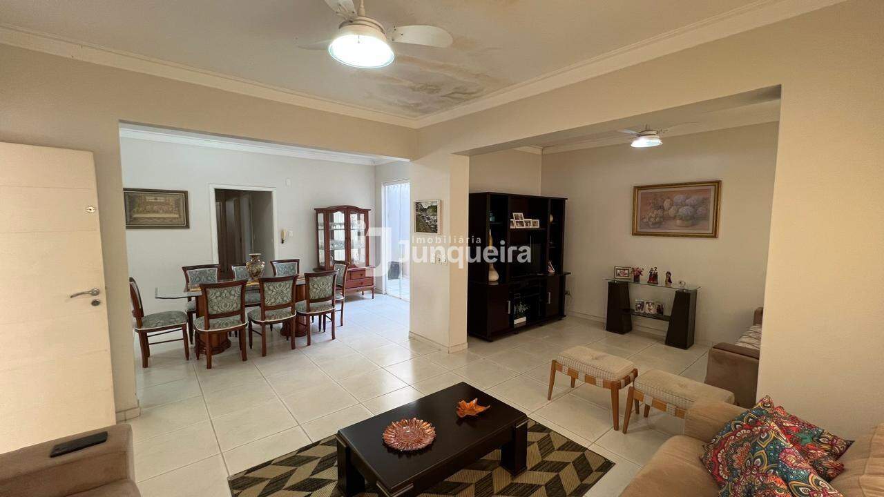 Casa à venda, 3 quartos, sendo 1 suíte, 1 vaga, no bairro Alemães em Piracicaba - SP