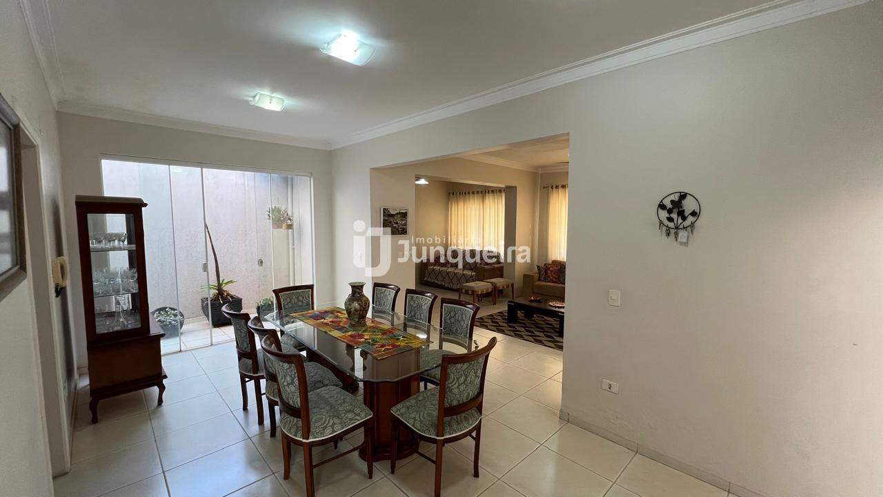 Casa à venda, 3 quartos, sendo 1 suíte, 1 vaga, no bairro Alemães em Piracicaba - SP