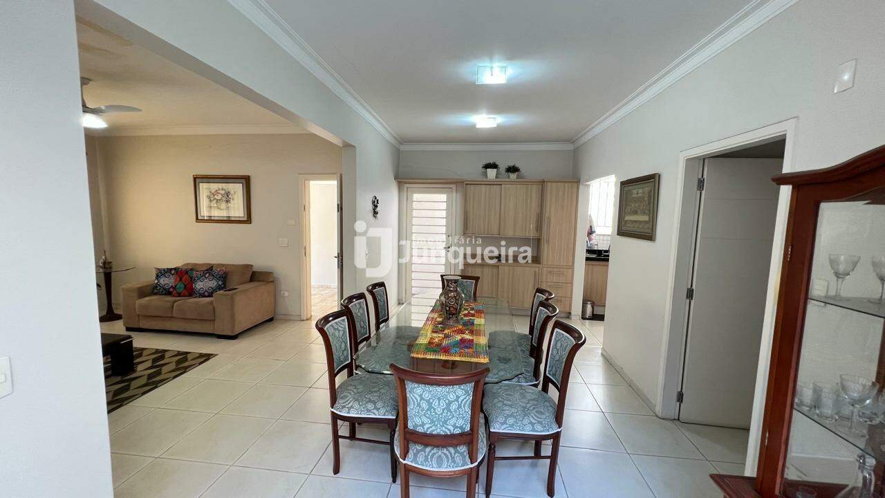 Casa à venda, 3 quartos, sendo 1 suíte, 1 vaga, no bairro Alemães em Piracicaba - SP