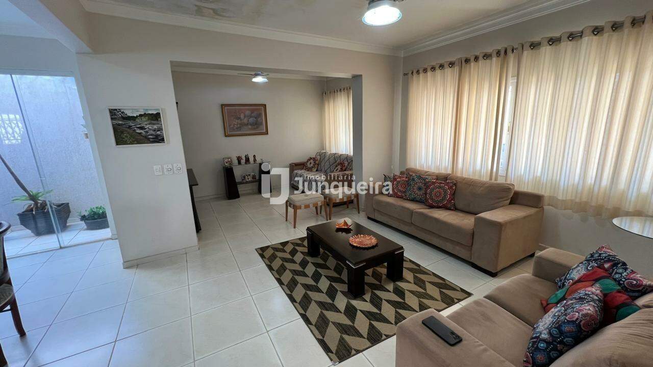 Casa à venda, 3 quartos, sendo 1 suíte, 1 vaga, no bairro Alemães em Piracicaba - SP