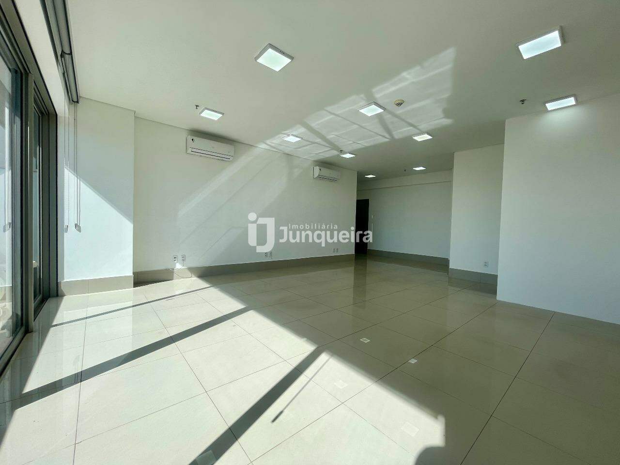 Sala Comercial à venda, 2 vagas, no bairro Centro em Piracicaba - SP
