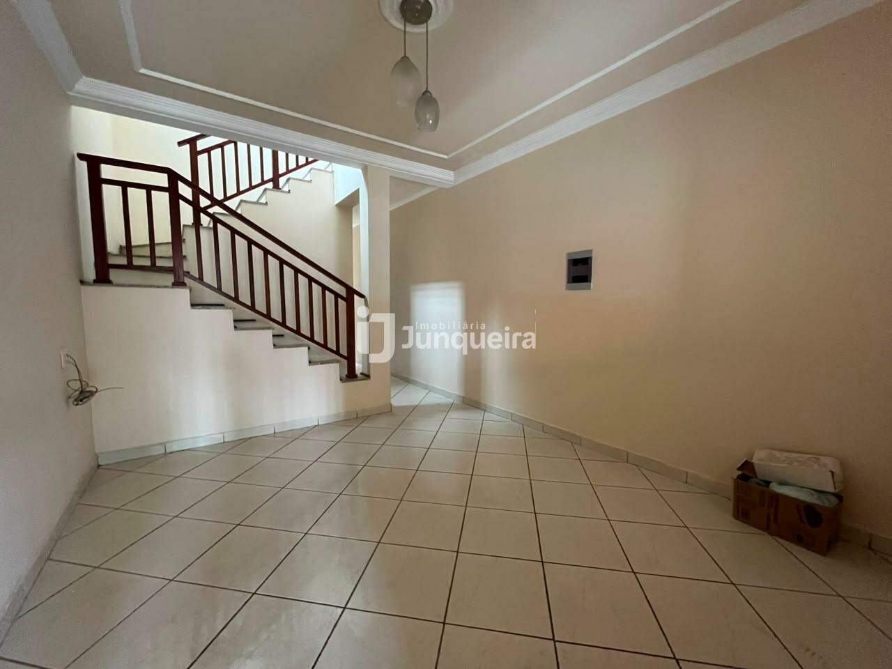 Casa à venda, 3 quartos, 2 vagas, no bairro Santa Terezinha em Piracicaba - SP