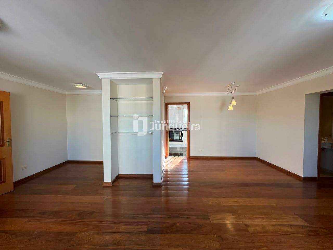 Apartamento para alugar no Edifício Albatroz, 3 quartos, sendo 1 suíte, 2 vagas, no bairro Centro em Piracicaba - SP