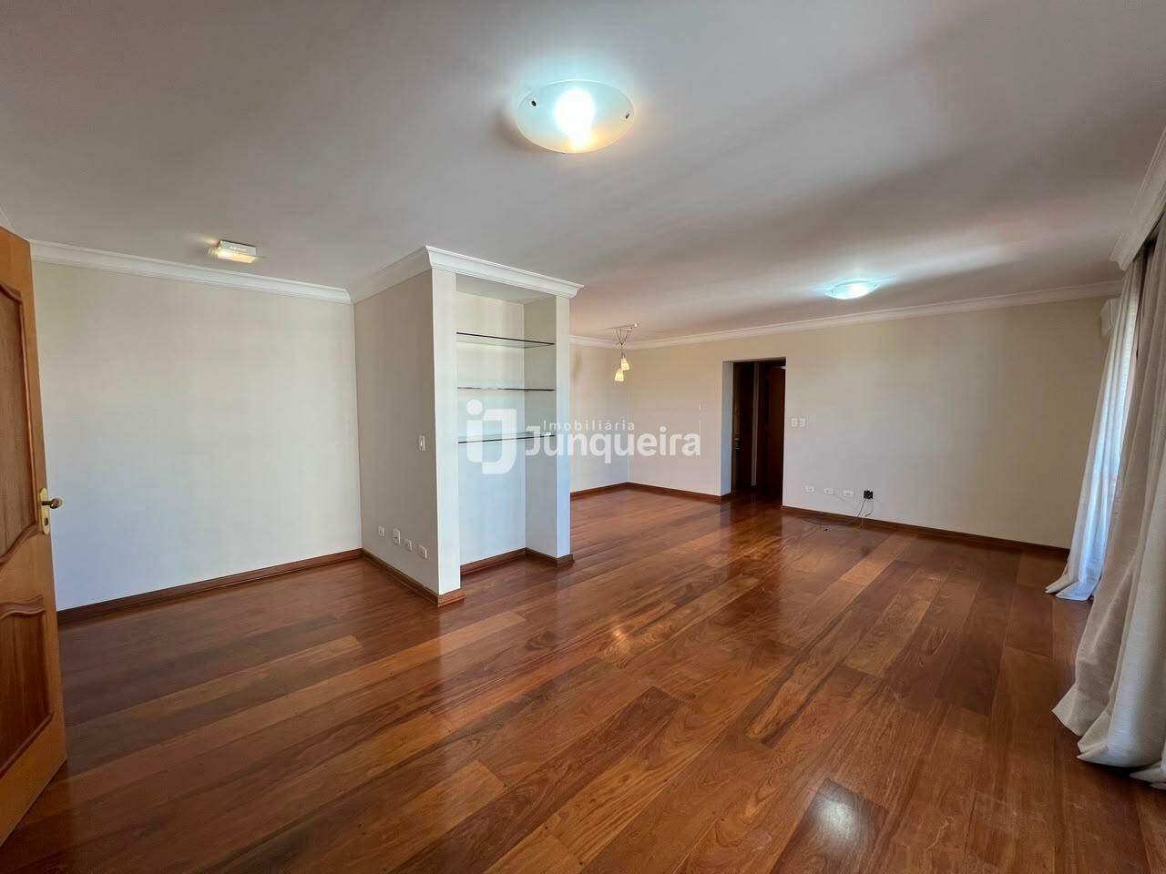 Apartamento para alugar no Edifício Albatroz, 3 quartos, sendo 1 suíte, 2 vagas, no bairro Centro em Piracicaba - SP