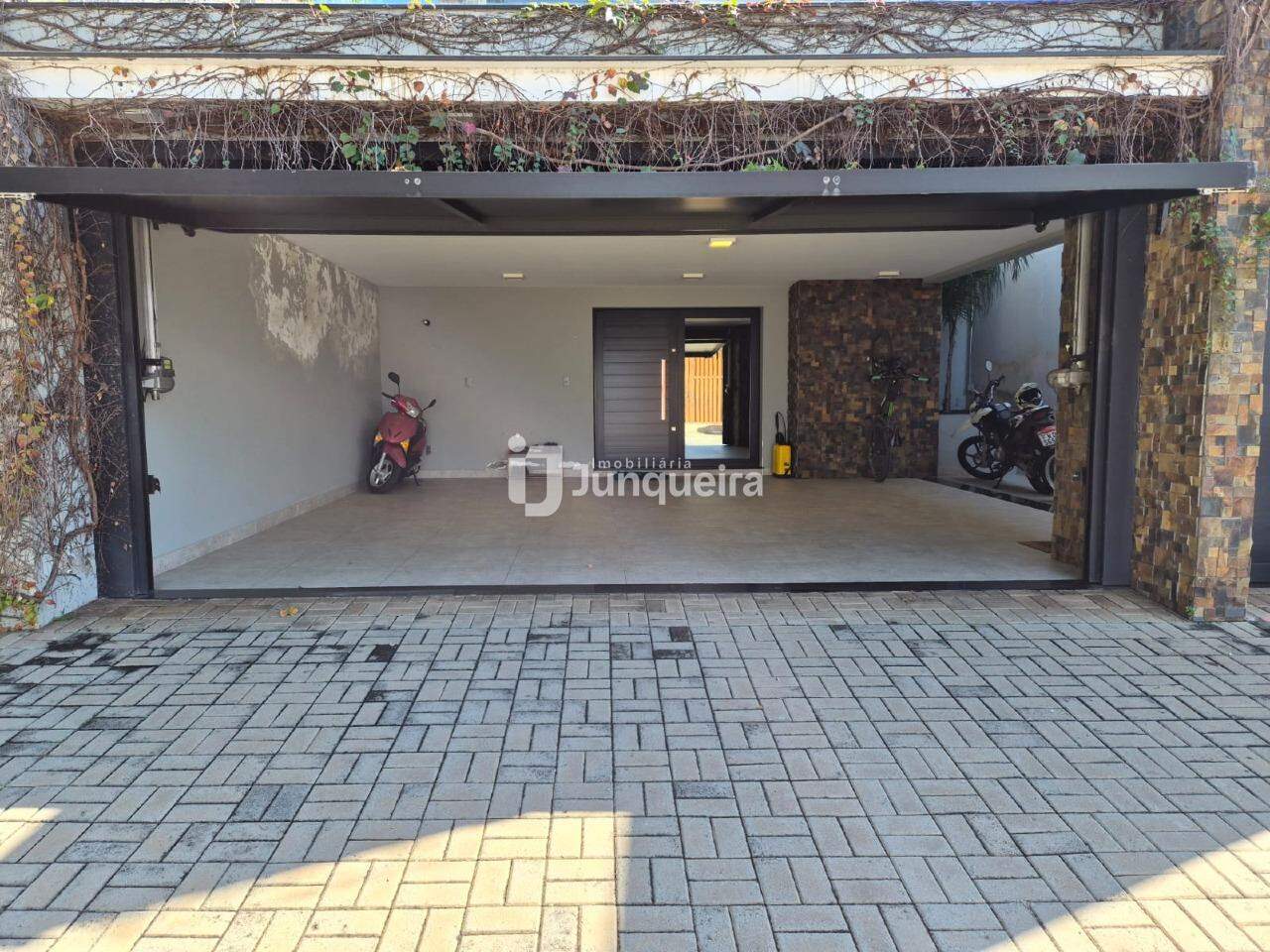 Casa à venda, 3 vagas, no bairro Bairro São Cristovão em Rio das Pedras - SP