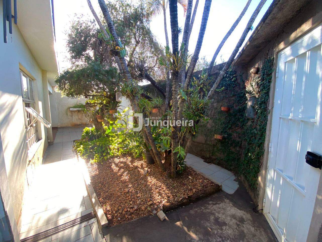 Casa à venda, 4 quartos, sendo 1 suíte, 6 vagas, no bairro Jardim Monumento em Piracicaba - SP