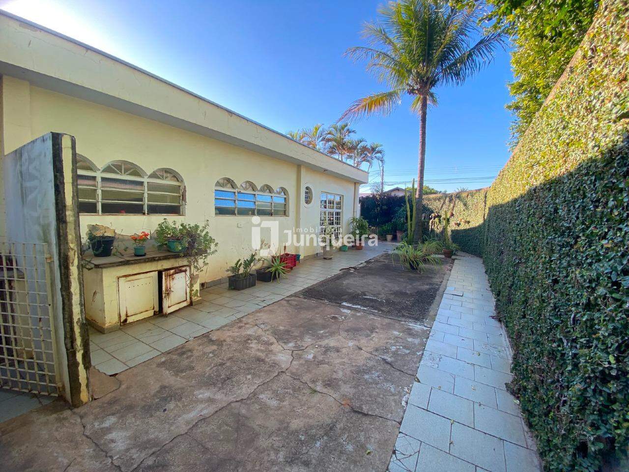 Casa à venda, 4 quartos, sendo 1 suíte, 6 vagas, no bairro Jardim Monumento em Piracicaba - SP