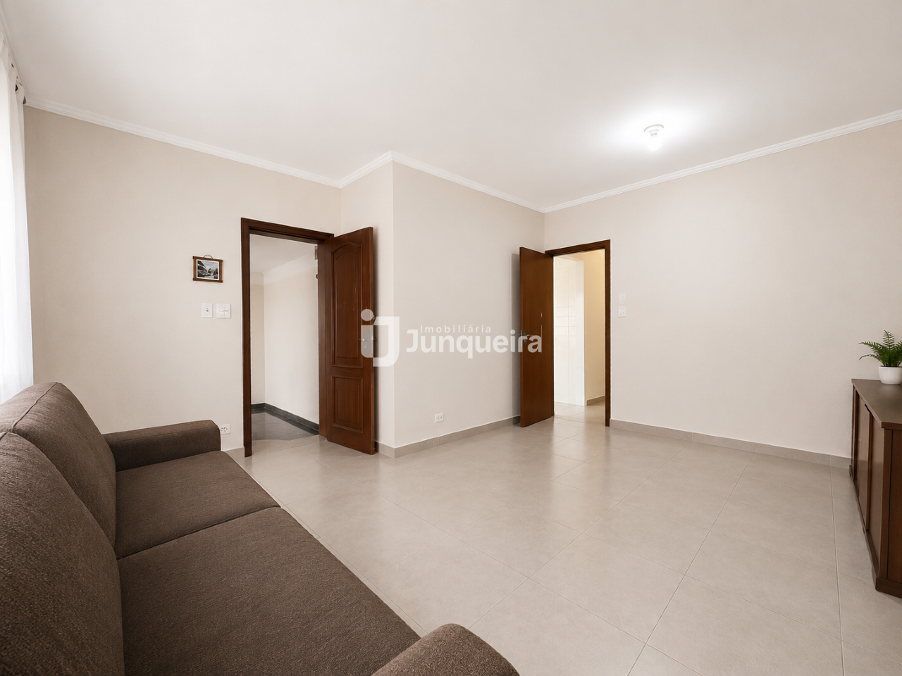 Casa à venda, 4 quartos, sendo 1 suíte, 5 vagas, no bairro Nova Piracicaba em Piracicaba - SP