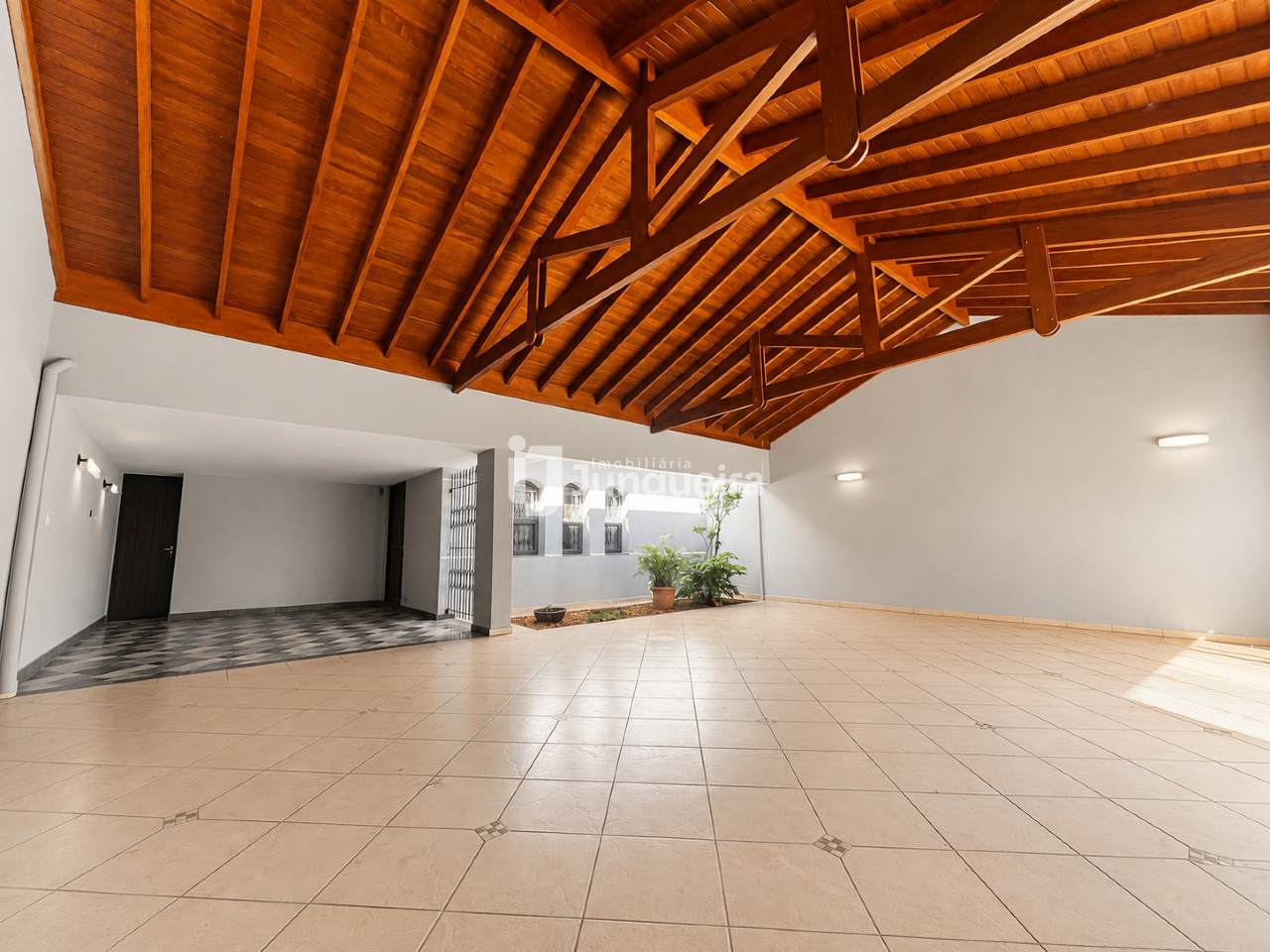 Casa à venda, 4 quartos, sendo 1 suíte, 5 vagas, no bairro Nova Piracicaba em Piracicaba - SP