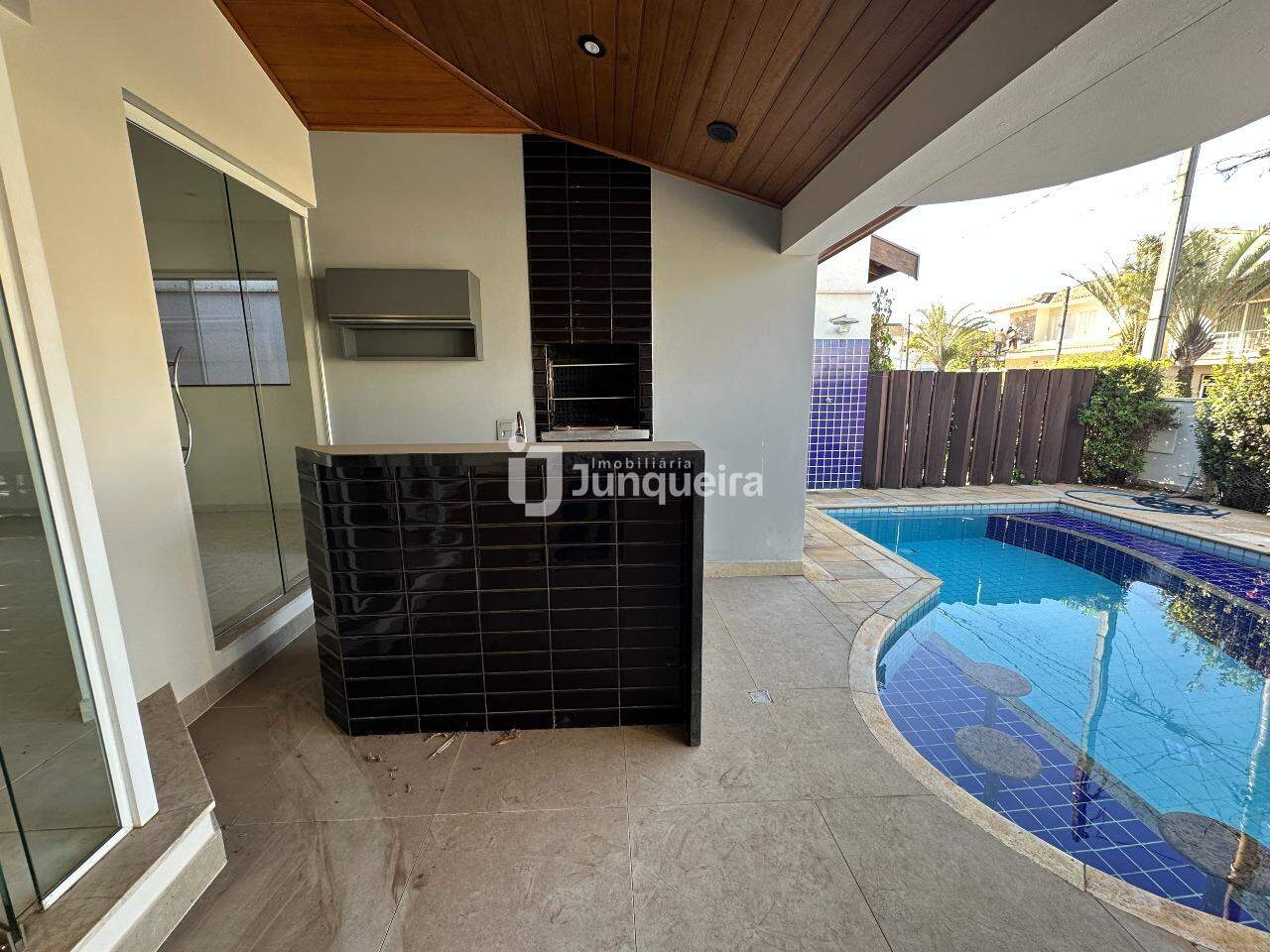 Casa em Condomínio para alugar no Terras de Piracicaba III , 3 quartos, sendo 1 suíte, 2 vagas, no bairro Terras de Piracicaba III em Piracicaba - SP