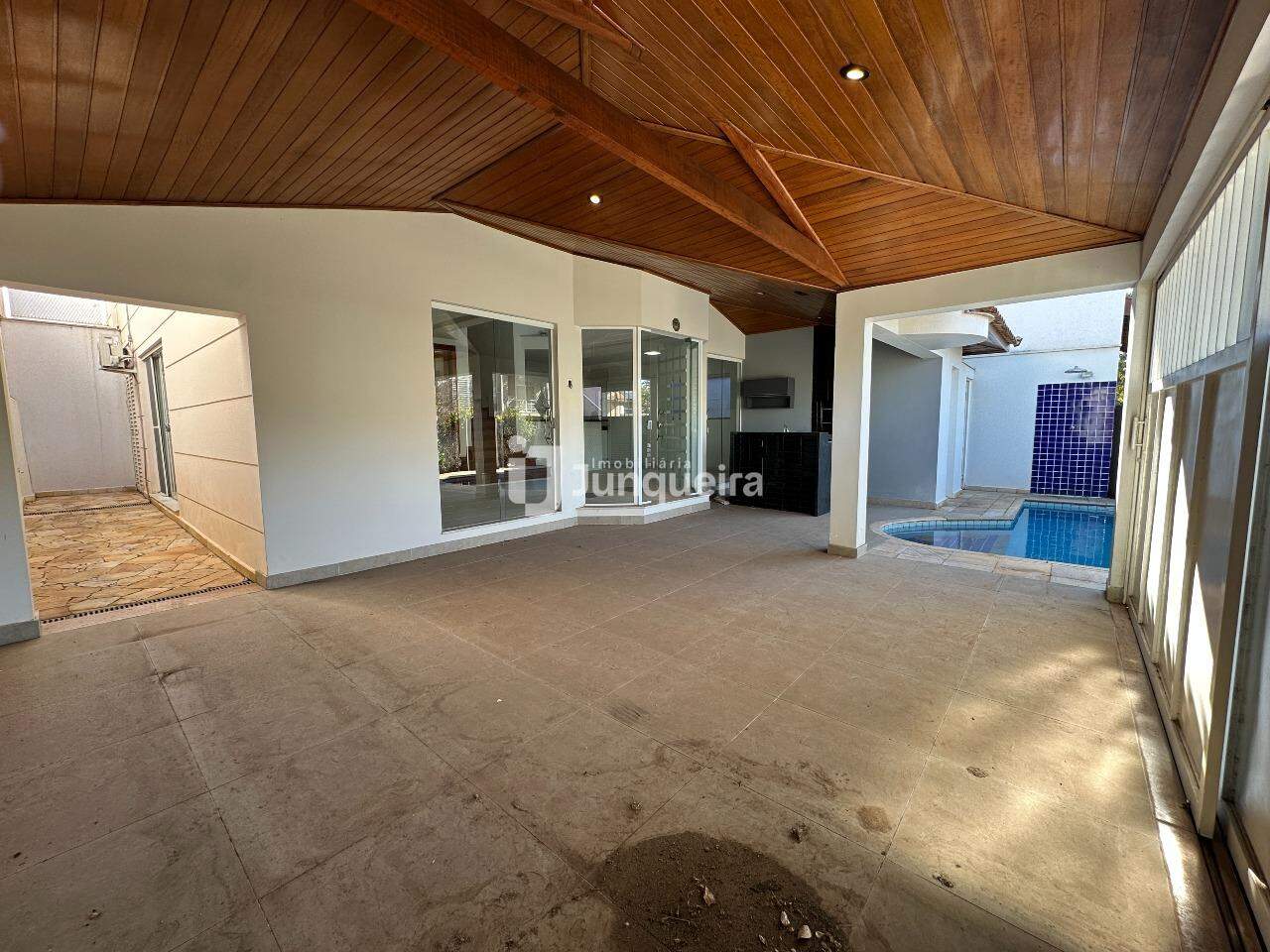 Casa em Condomínio para alugar no Terras de Piracicaba III , 3 quartos, sendo 1 suíte, 2 vagas, no bairro Terras de Piracicaba III em Piracicaba - SP