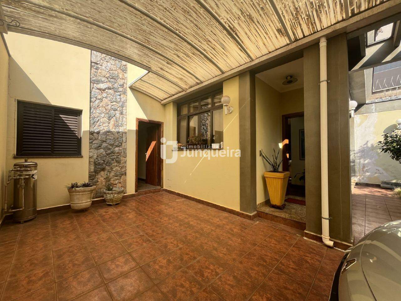 Casa à venda, 3 quartos, sendo 1 suíte, 4 vagas, no bairro Vila Monteiro em Piracicaba - SP