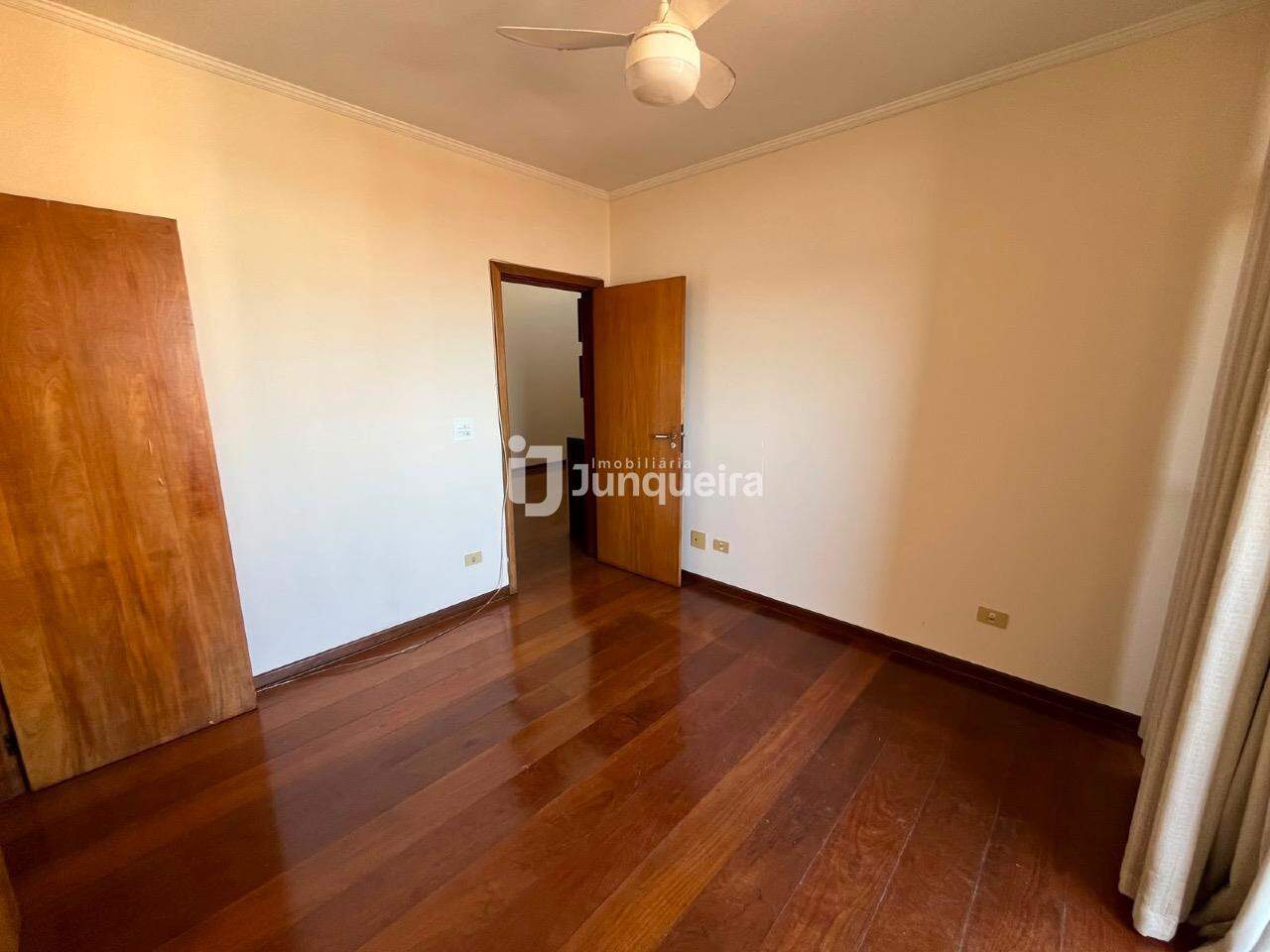 Apartamento para alugar no Edifício Araguaia  , 4 quartos, sendo 2 suítes, 2 vagas, no bairro Centro em Piracicaba - SP